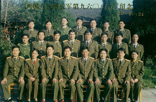 成立安徽神劍化工有限責(zé)任公司。為響應(yīng)中共中央、國務(wù)院、中央軍委的號召，管理團隊放棄政府安置，懷揣實業(yè)報國的思想，公司軍轉(zhuǎn)民。